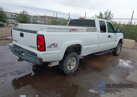 2004 Chevrolet Silverado 3500 Ls z USA, uszkodzony, nr VIN 1GCHK39U24E237019